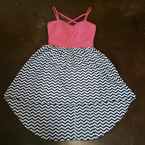 Size 7 juniors dress - Picture 1 of 3